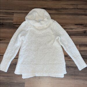 NWOT Cozy Ivory/WinteryWhite Turtleneck Sweater